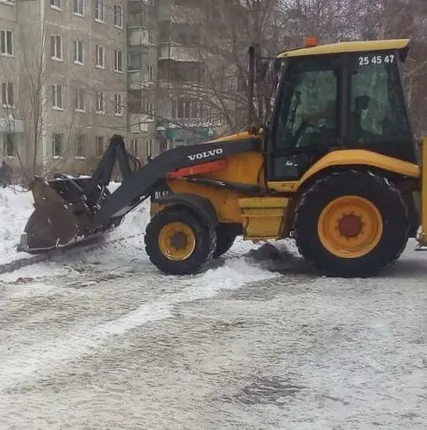 Фото №0 Уборка снега трактором