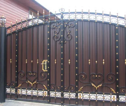 Фото №0 Ворота из профнатила с элементами ковки