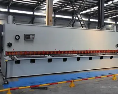 фото Рубка листа гильотиной