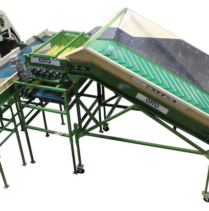 Фото №3 бункер приемный для овощей и картофеля с установкой для отбивки от земли КЛП-2