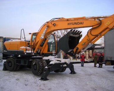 фото Колесный экскаватор Hyundai R180W-9S