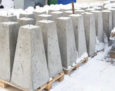 фото Бетонные столбики парковочные