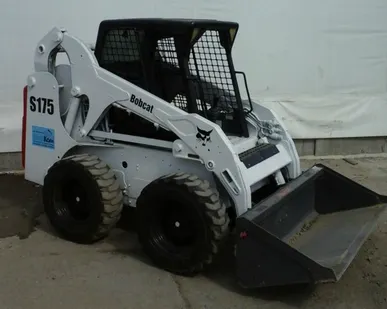 фото Колесный мини-погрузчик фронтальный Bobcat S175