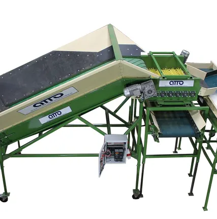 Фото №0 бункер приемный для овощей и картофеля с установкой для отбивки от земли КЛП-2