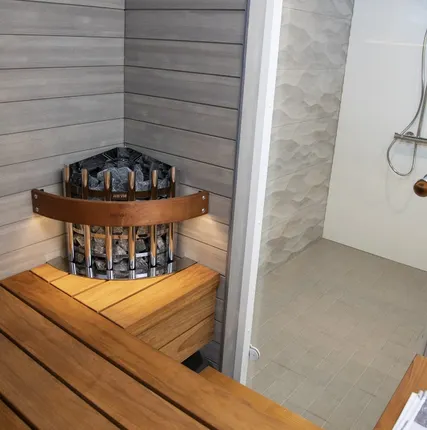 Фото №2 Электрическая печь Harvia Glow Corner TRC 70 XE (c выносным пультом)