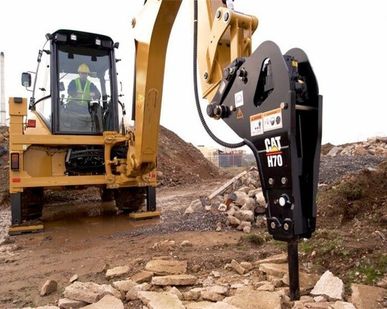 фото Аренда экскаватора-погрузчика с гидромолотом KOMATSU.