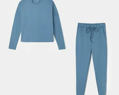 фото Костюм для женщин джемпер и брюки:40-42