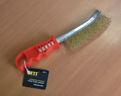 фото Корщетка с изогнутой пластиковой ручкой, латунированная тип В