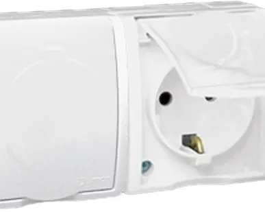 фото Розетка 2-м ОП Simon15 с защ. крышкой защ. шторки с заземл. IP54 бел. Simon 1594443-030