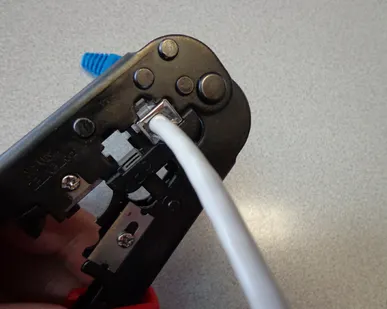 фото Обжим конекторов интернета