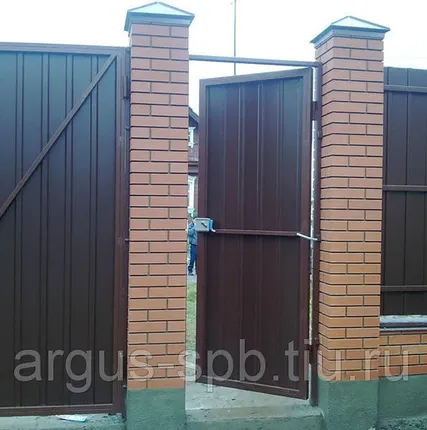 Фото №0 Строительство заборов (из профнастила, деревянные, кирпичные)