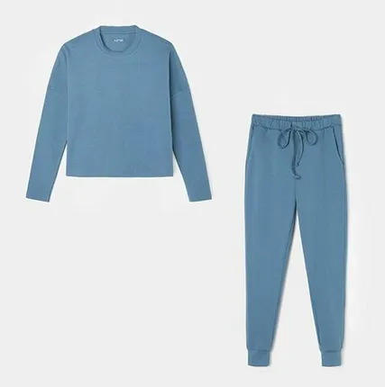 Фото №0 Костюм для женщин джемпер и брюки:40-42