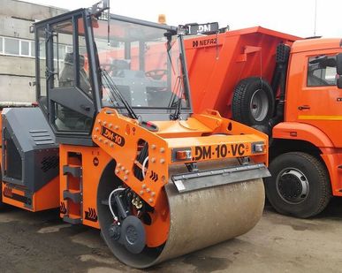 фото Каток дорожный комбинированный DM-10-VC