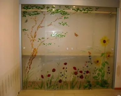 фото Цельностеклянная перегородка из 4 раздвижных дверей с декором "Солнечный де