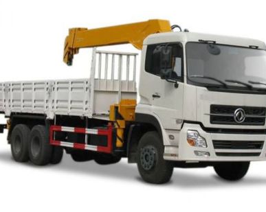 фото Аренда самопогрузчика Nissan с грузоподъемностью 5 тонн и стрелы 3 тонны