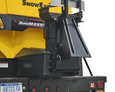 фото Пескоразбрасыватель в кузов автомобиля SnowEx SP-9500X