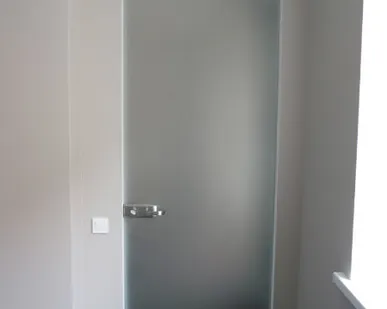 фото Двери из закалённого стекла