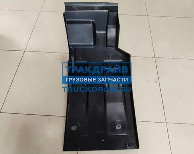 фото Передний брызговик грузовиков Рено и Вольво