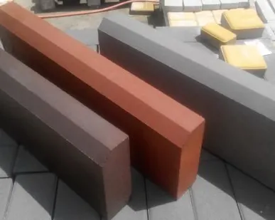 фото Поребрик полметровый