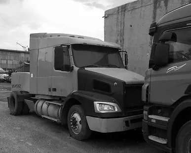 фото Продам капот Volvo VNL вольво 2004 г.в.