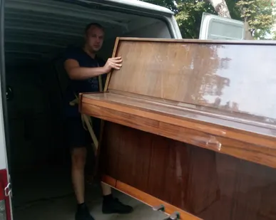 фото Перевезти пианино в Ростове-на-Дону цена. Перевезти пианино с грузчиками.