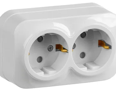 фото Розетка 2-м ОП GLORY РСш22-3-ХБ 16А с заземл. защ. шторки бел. IEK ERH24-K01-16