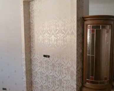 фото Наклейка обоев