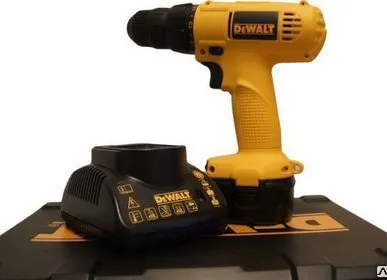 фото Шуруповерт аккумуляторный DW907K2 DeWalt-12В,190 Вт,1,3а/ч,0-350/0-1200,20N