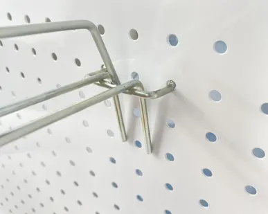 фото Крючок на перфорацию двойной с ценникодержателем L=200мм, d=4мм, шаг 50мм, цинк