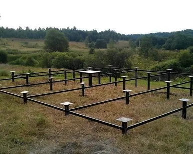 фото Усиление фундамента винтовыми сваями