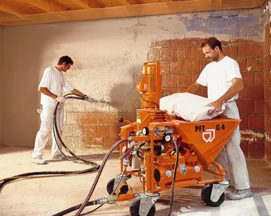 фото Механизированная шпатлевка стен.