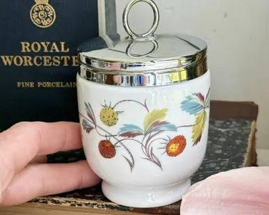фото Кодлер на 2 яйца Royal Worcester Земляника Англия