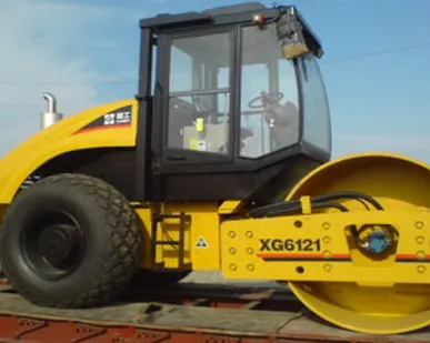 фото Грунтовый каток XG6121, масса 12 тонн, полный привод.