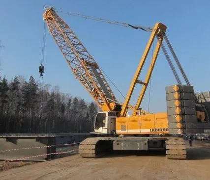 Фото №0 Аренда гусенечного крана LIEBHERR г/п 120
