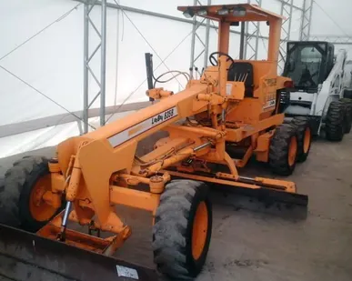 фото Грейдер колесный LeeBoy 635 с передним отвалом и подвижным грейдером