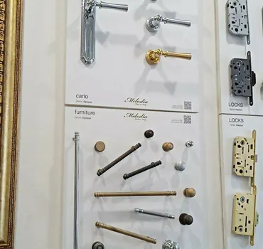 Дверная фурнитура