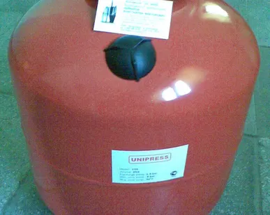 фото Расширительный бак для систем отопления (вертикальный) на 35л. Unipamp