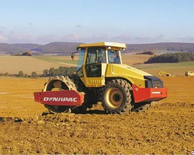 фото Аренда катка грунтового вибрационного Dynapac CA252