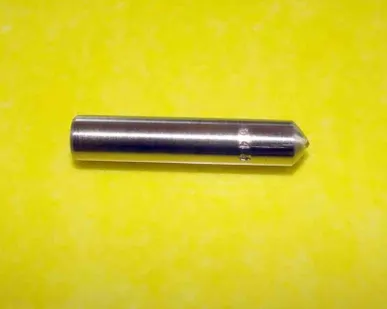 фото Алмаз в оправе одновершинный АО (0,16-0,19)