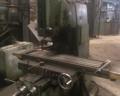 фото Вертикально фрезерный станок с поворотной головкой 6Р13