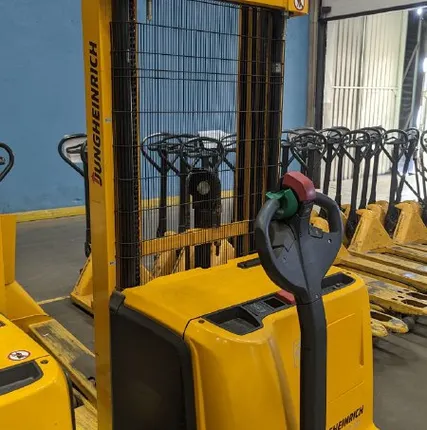 Фото №4 Электрический поводковый штабелер Jungheinrich EJC 212