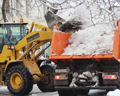 фото Комплексная уборка снега (погрузчик + самосвал)