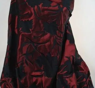 фото Жаккард Prada винные цветы Италия Состав: вискоза 50 %, ацетат 50 % Плотность ≈140 г/м² Ширина 152 см