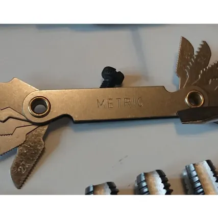 Фото №2 Набор метчиков и плашек 32 предмета (M3/М4/М5/М6/М8/М10/M12) Бибер 90221