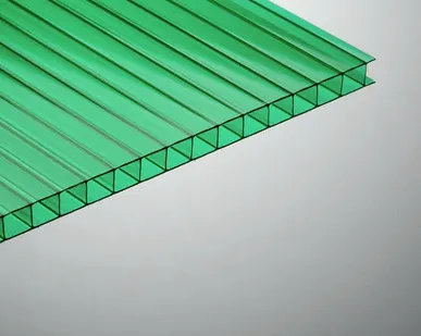 фото Поликарбонат 2100х6000х8мм (зеленый) Unippol 0,9кг/м2 пленка с 1 стороны