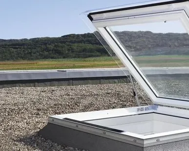 фото Зенитный фонарь VELUX для выхода на крышу  1х1м