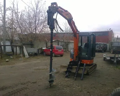 фото Ямобур на базе миниэкскаватора Hitachi