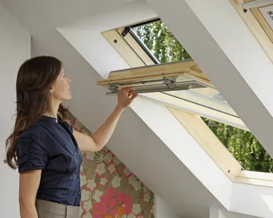 фото Мансардное окно VELUX GZL 1059 D "стандарт", управление сверху, С02, 550x78