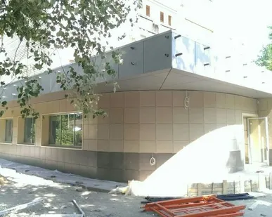 фото МОНТАЖ ВЕНТИЛИРУЕМОГО ФАСАДА ИЗ КЕРАМОГРАНИТА