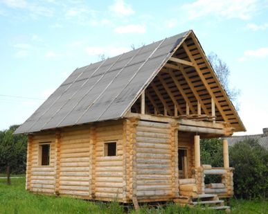 фото Сруб дома под крышей 6х8м